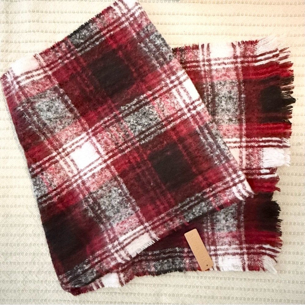 🧣 NEW Steve Madden Plaid Scarf - Red Black White